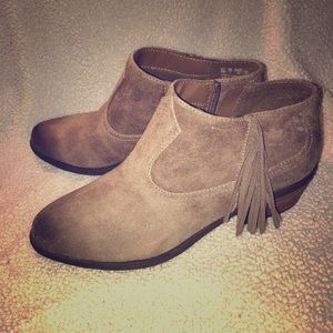 Grey Suede Booties with fringe 🖤